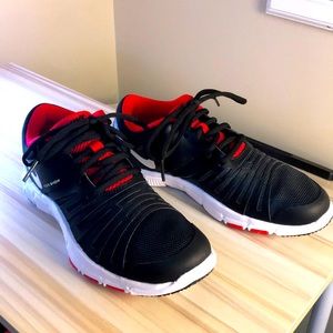 Boys Nike training sneakers 4Y